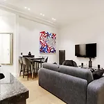 Pick A Flat\'S Apartment In Triangle D\'Or - Pierre 1Er De Serbie
