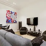 Pick A Flat\'S Apartment In Triangle D\'Or - Pierre 1Er De Serbie