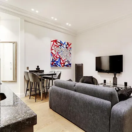 Pick A Flat's In Triangle D'or - Pierre 1er De Serbie Apartment Paris