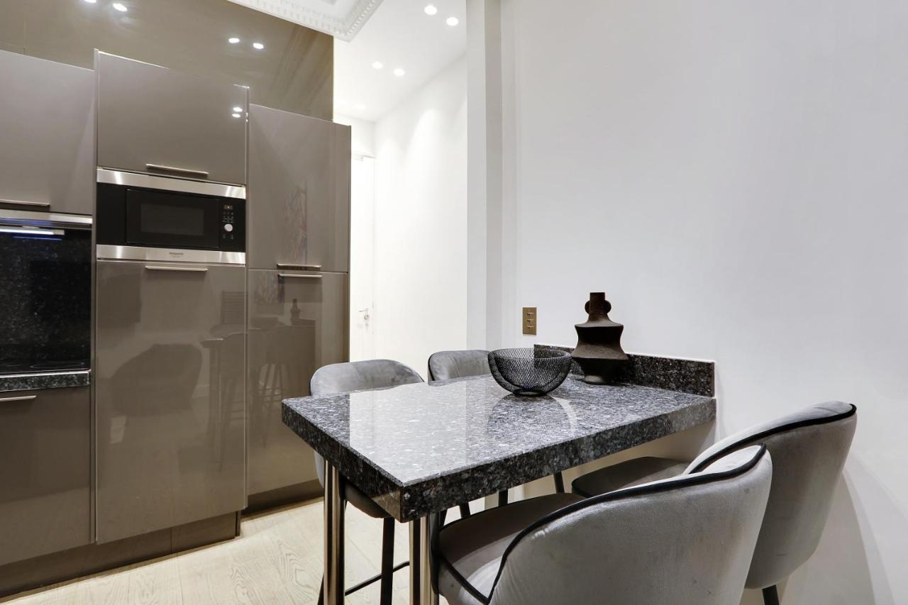 Pick A Flat's In Triangle D'or - Pierre 1er De Serbie